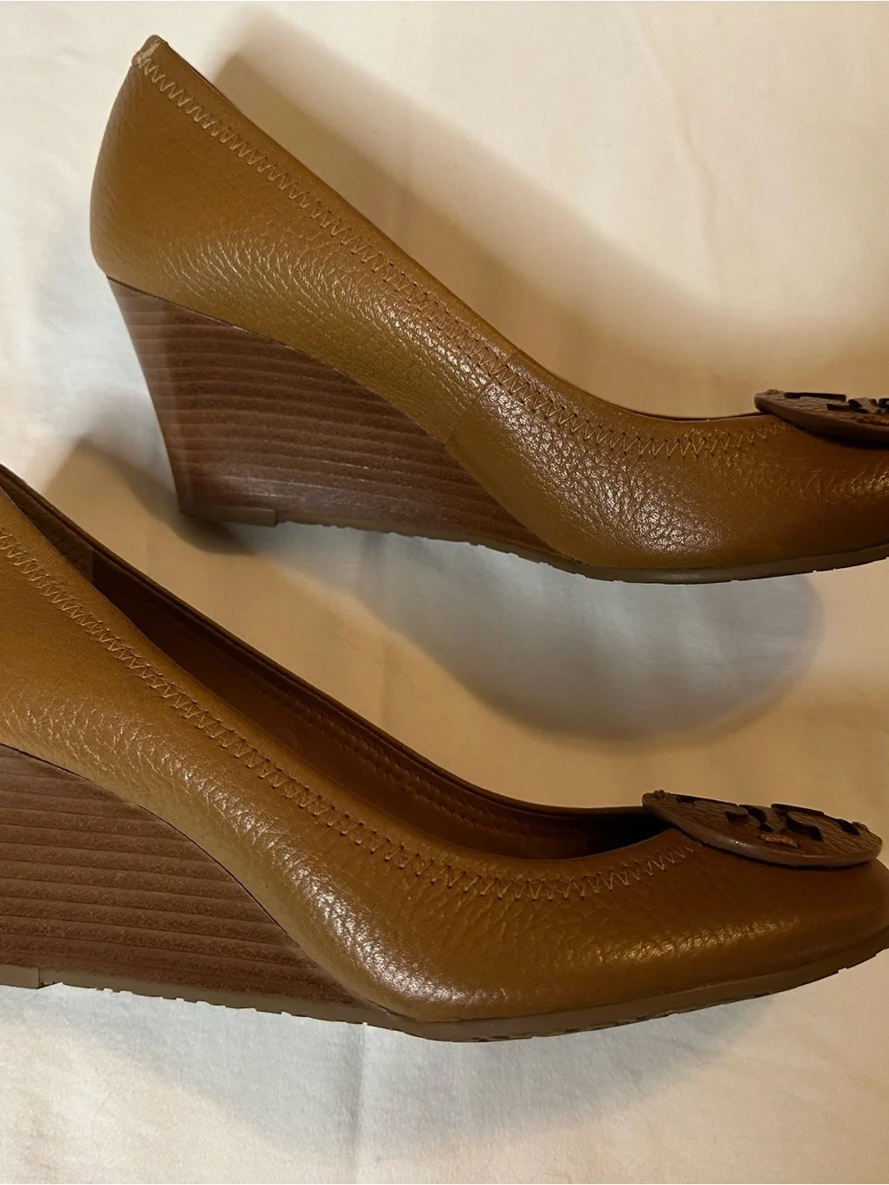 Tory Burch Sally 2 Peep Toe Wedge Pumps Tan Brown Leather Cognac Logo Size 7